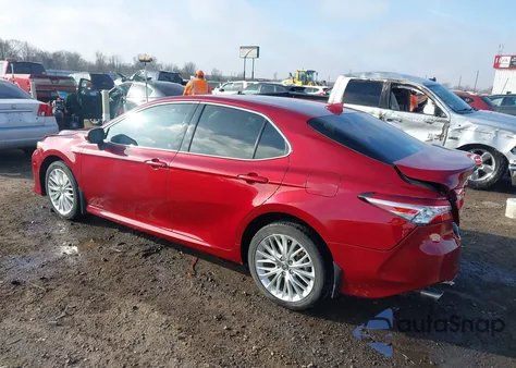 2020 Toyota Camry Xle Hybrid z USA, uszkodzony, nr VIN 4T1F31AK5LU529251